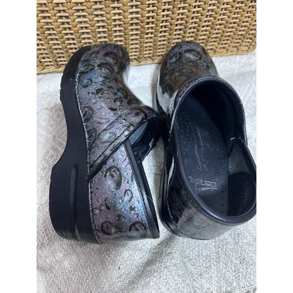 Dansko XP 2.0 Women's Slip Resistant Work Clogs Size 8 Bubble Black Metallic - Picture 3 of 11